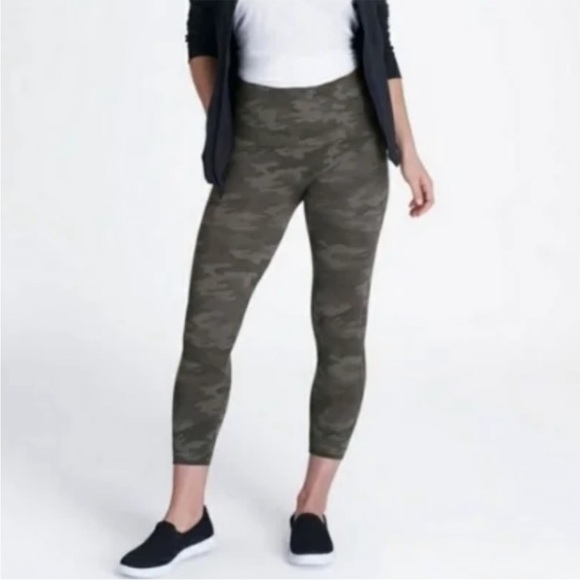 Spanx Look At Me Now Crop Capri Seamless Leggings Green Camo XLarge - Picture 1 of 11